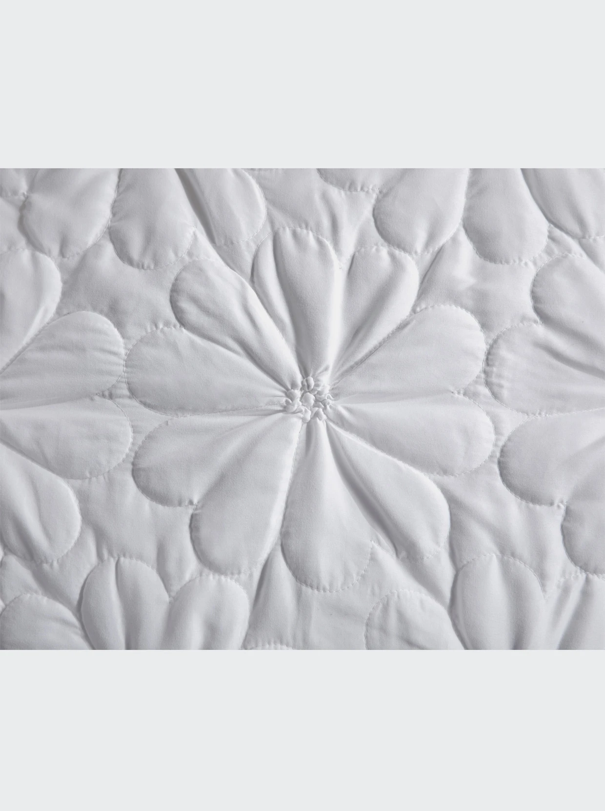 Heine Home Tagesdecke In Weiß 4 Heine Home Tagesdecke In Weiß – Bild 2